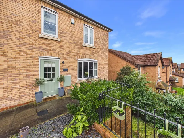 Waterside Drive, Frodsham, Cheshire, WA6 7NG, photo 1