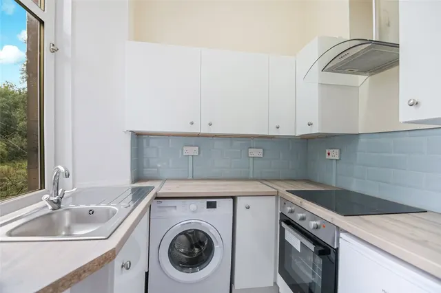 Photo 3 — Deanston Drive, Glasgow, Glasgow City, G41