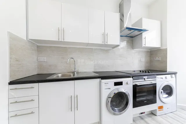 Callcott Road, London, NW6, photo 2