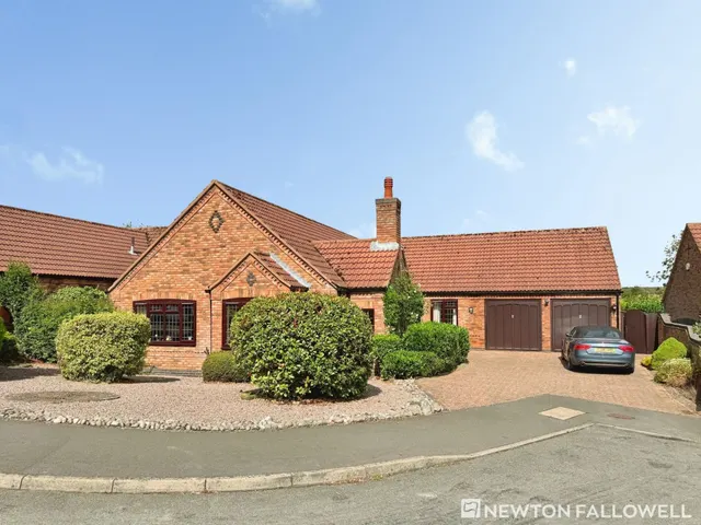 Cumberland Gardens, Castle Bytham, NG33, photo 1