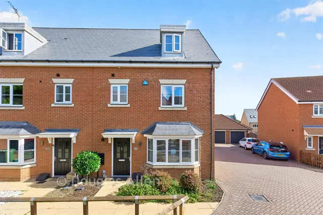 Dulwich Avenue, Basildon, SS15, photo 1