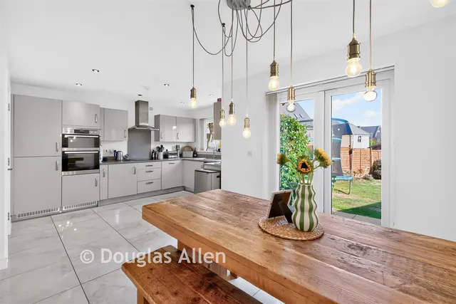Dulwich Avenue, Basildon, SS15, photo 2