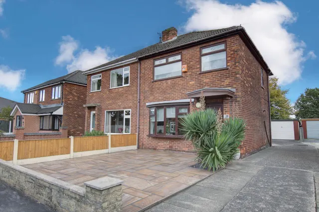 3 bedroom house, Rectory Avenue, Lowton, WA3