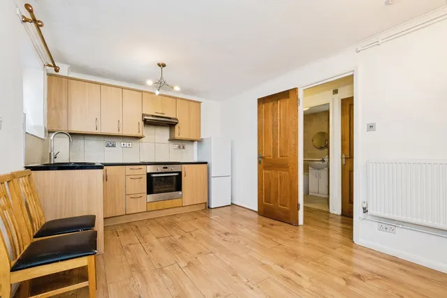 Photo 2 — Bowyer Close, Beckton, London, E6