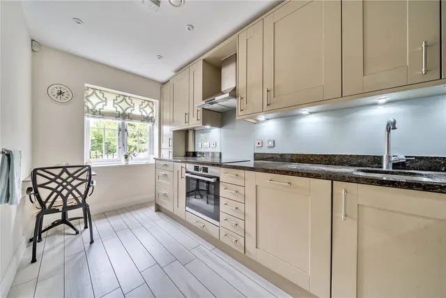 Walsham Mews, Ripley, GU23, photo 2