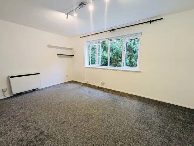Pound Hill, RH10, photo 2