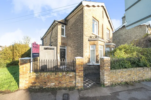 Watton Road, Ware, SG12, photo 1