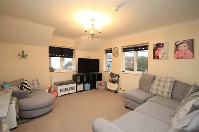 Broadway, Knaphill, GU21, photo 2
