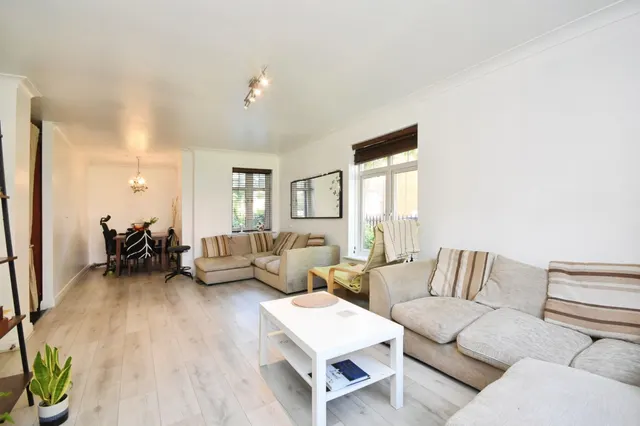 Academy Fields Road, Romford, RM2, photo 3
