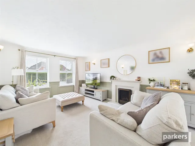 Hurricane Way, Woodley, RG5, photo 2