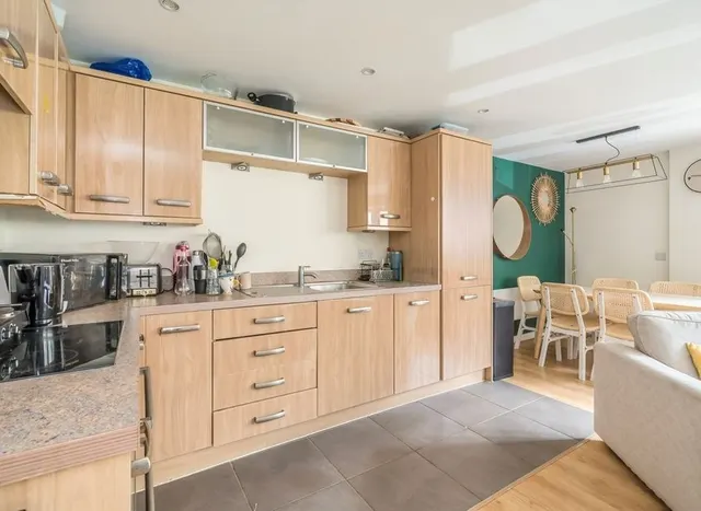Photo 3 — Lanadron Close, Isleworth, TW7
