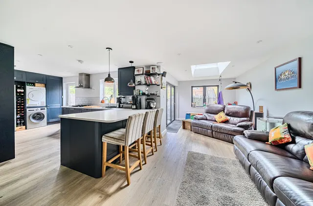 Photo 3 — Fawler Mead, Bracknell, Berkshire, RG12 9YW