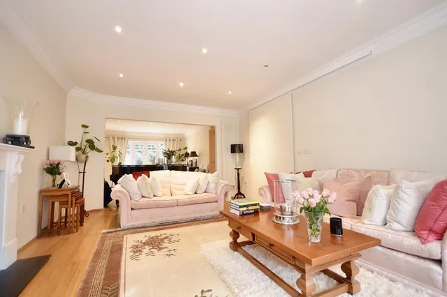 Chacombe Place, Beaconsfield, HP9, photo 2