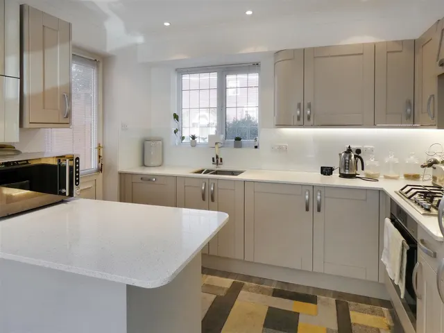 Hamilton Drive, Rustington, photo 3