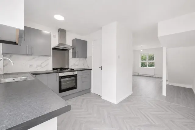 Tom Hood Close, London, E15, photo 1