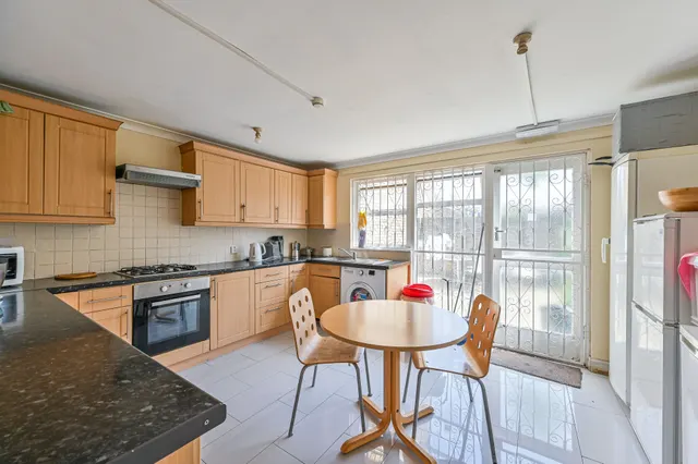 40 St Lawrence Way, Myatts Fields South, London, photo 1