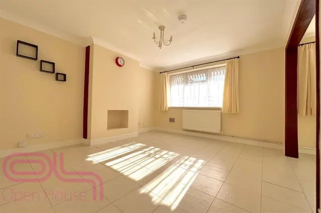 Ivy Lane, Hounslow, TW4, photo 1