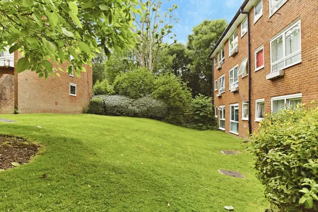 Photo 3 — St. Arvans Close, CROYDON, Surrey, CR0