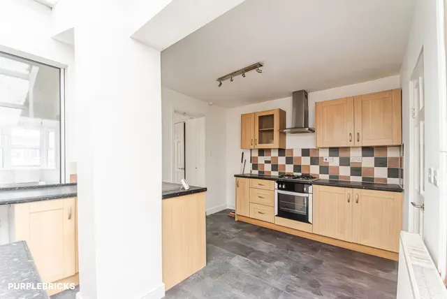 Cricklade Road, Gorse Hill, SN2, photo 2