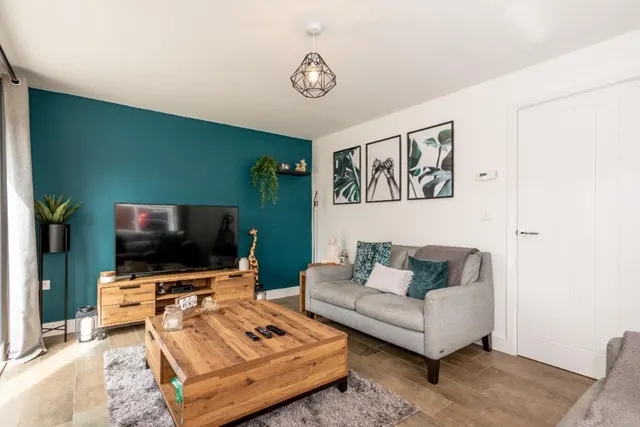 Photo 3 — Glaramara Close, Middleton, M24