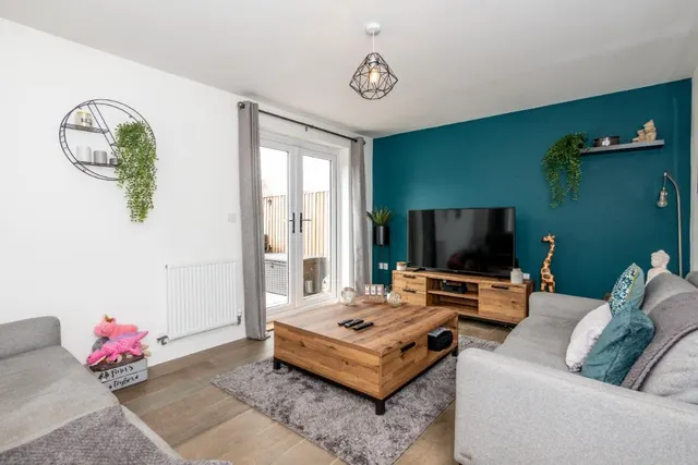 Photo 2 — Glaramara Close, Middleton, M24