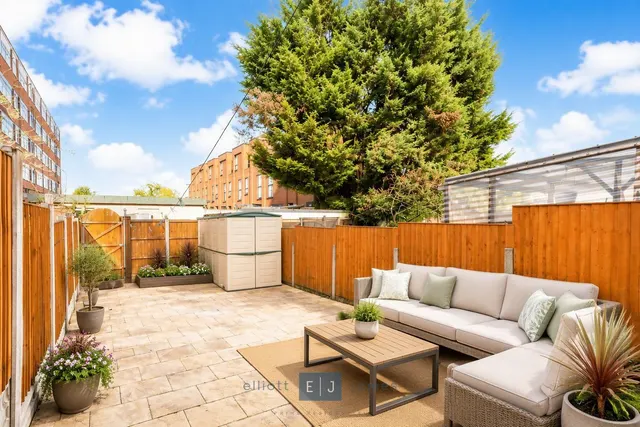 Gordon Road, London, photo 1