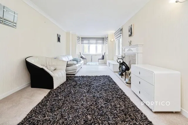 Grange Avenue, Woodford Green, IG8, photo 3