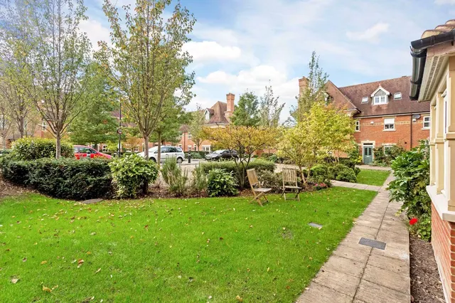Photo 2 — Frenchay Road, Oxford, Oxfordshire, OX2 6TF