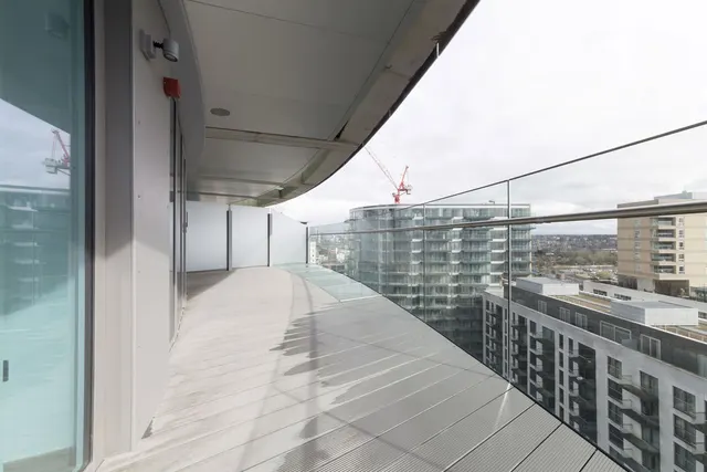 Photo 3 — Arena Tower, Canary Wharf, London