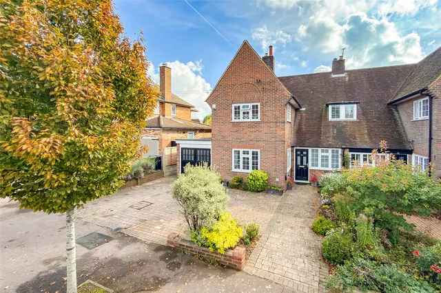 Bloomfield Road, Harpenden, Hertfordshire, AL5 4DB, photo 1