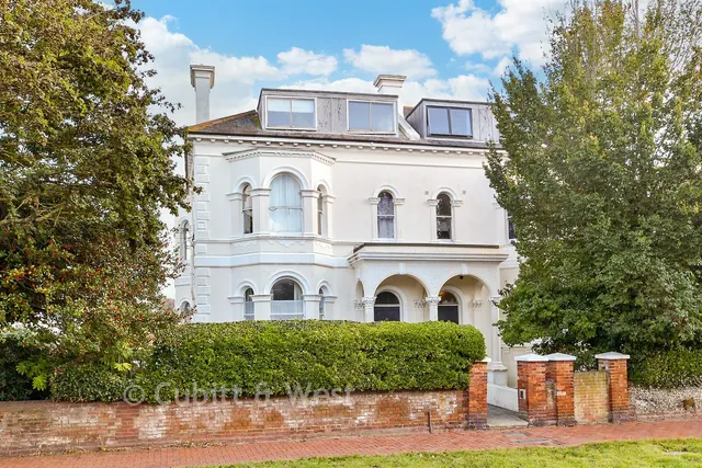Farncombe Road, Worthing, BN11, photo 1