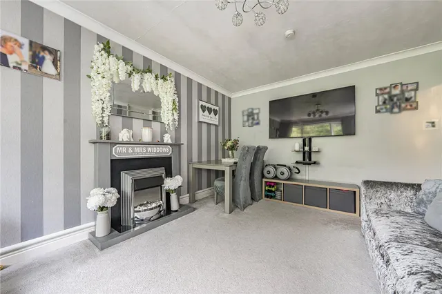Caroline Close, West Drayton, UB7, photo 3