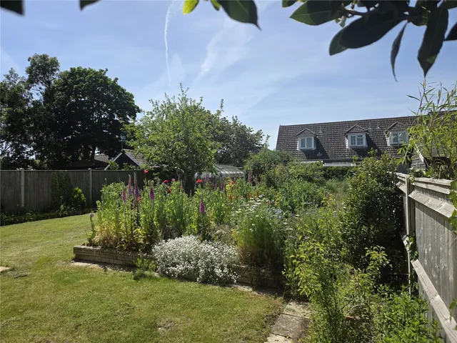 St. Leonards Avenue, Hayling Island, PO11, photo 2