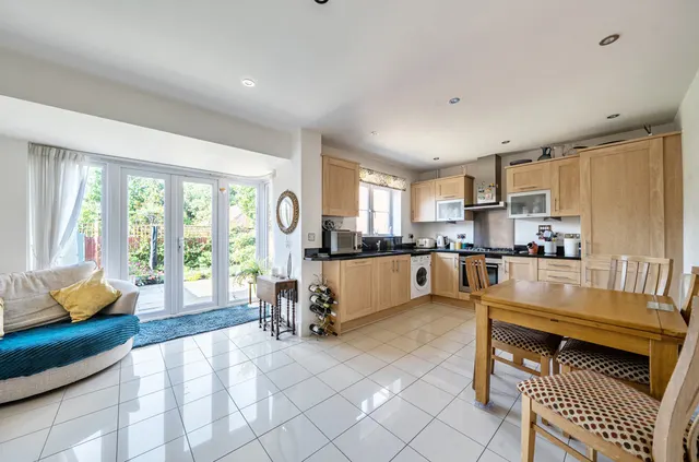 Hillside Mews, Sarisbury Green, SO31, photo 2