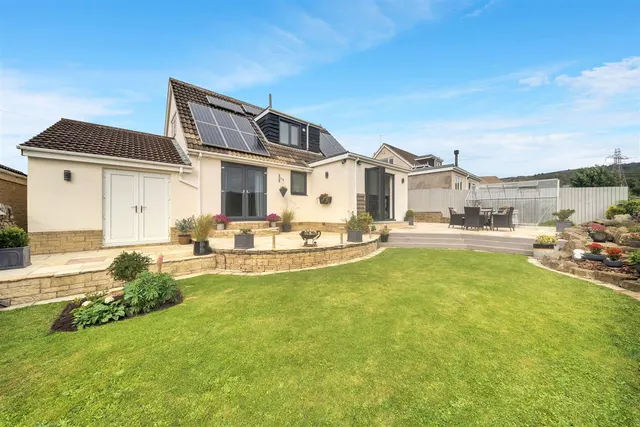 Lowfield Crescent, Silsden, BD20, photo 1