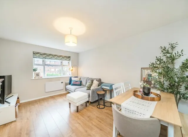Molyneux Drive, Tooting Bec, SW17, photo 1
