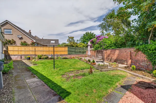 Photo 2 — 44 Whyte Avenue, Irvine, KA12 0EG