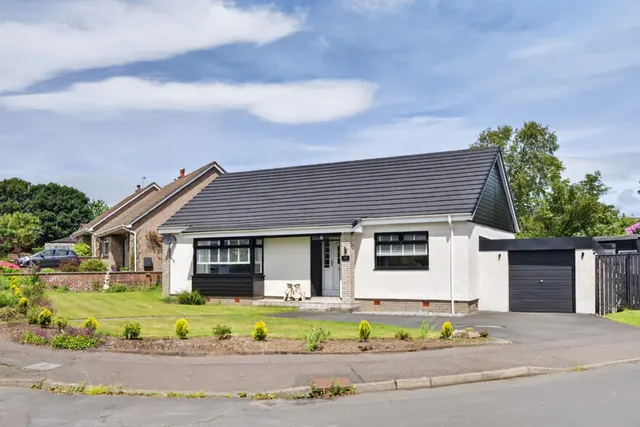 44 Whyte Avenue, Irvine, KA12 0EG, photo 1