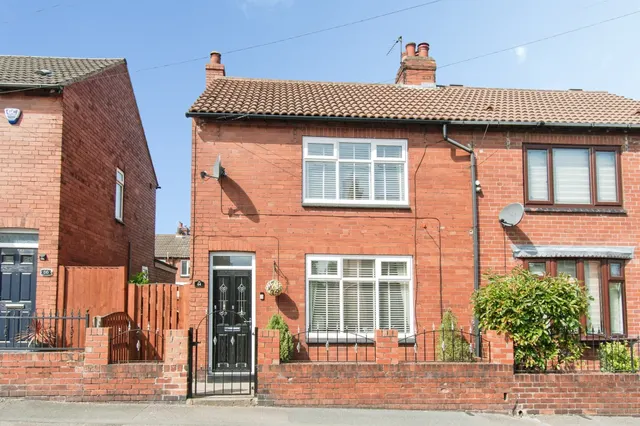 Joffre Avenue, CASTLEFORD, photo 1
