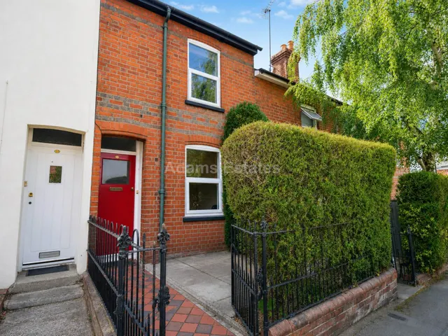 4 bedroom house — Blenheim Gardens, Reading, RG1 5QG