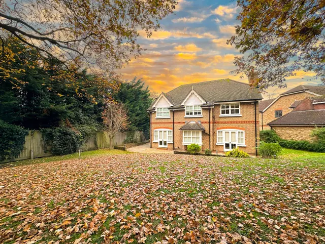 Photo 3 — Otway Gardens, Bushey, WD23