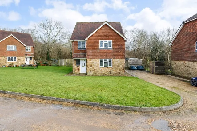 Dewlands Hill Crowborough, TN6, photo 1