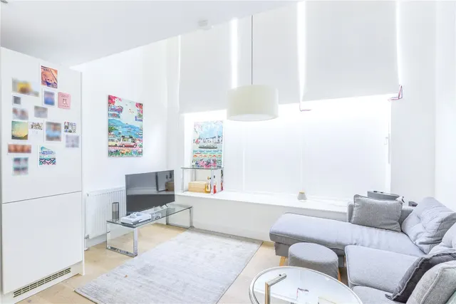 Photo 3 — Severn Court, 25 Clyde Square, London, E14