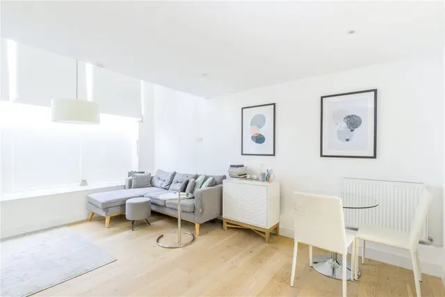 Photo 2 — Severn Court, 25 Clyde Square, London, E14