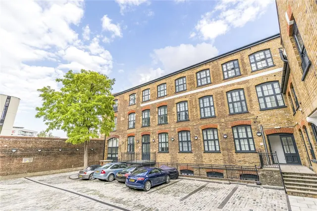 Clyde Square, London, E14, photo 1