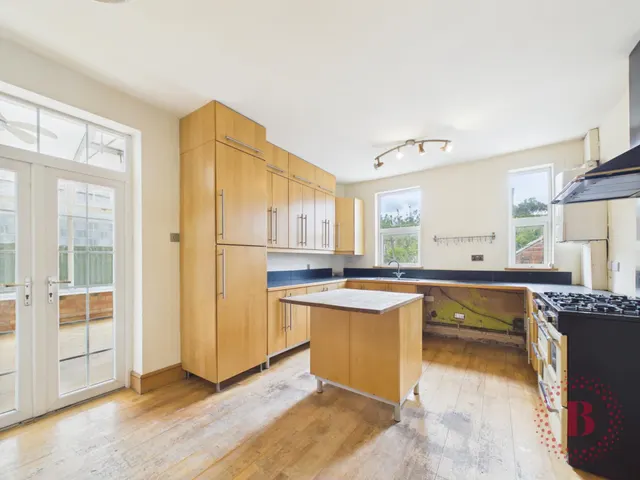 Photo 3 — Henry Road, West Bridgford, NG2
