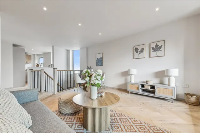 Kingston Road, London, SW19, photo 1