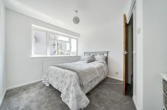 Photo 2 — York Terrace, Erith, DA8