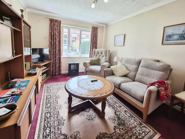 Crofton Court, Yeovil, BA21, photo 3