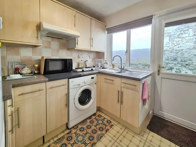 Crofton Court, Yeovil, BA21, photo 2